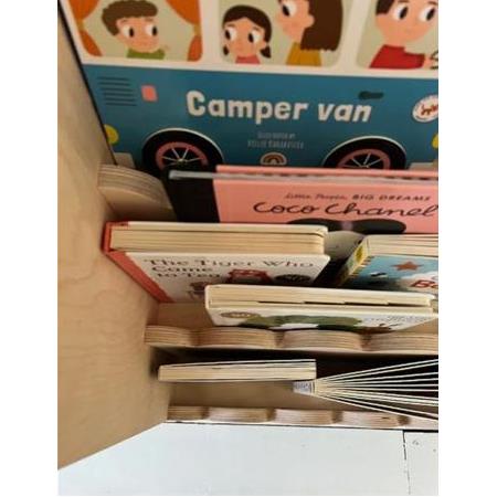 Dalgalı Ahşap Kitaplık